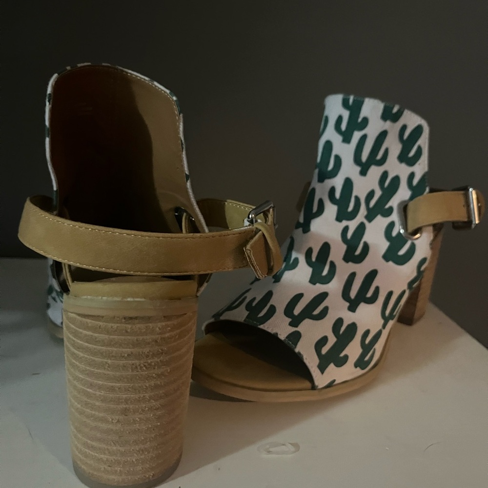 Very Volatile Women's Shoes Cactus Pattern Heels Los Angeles Size 9